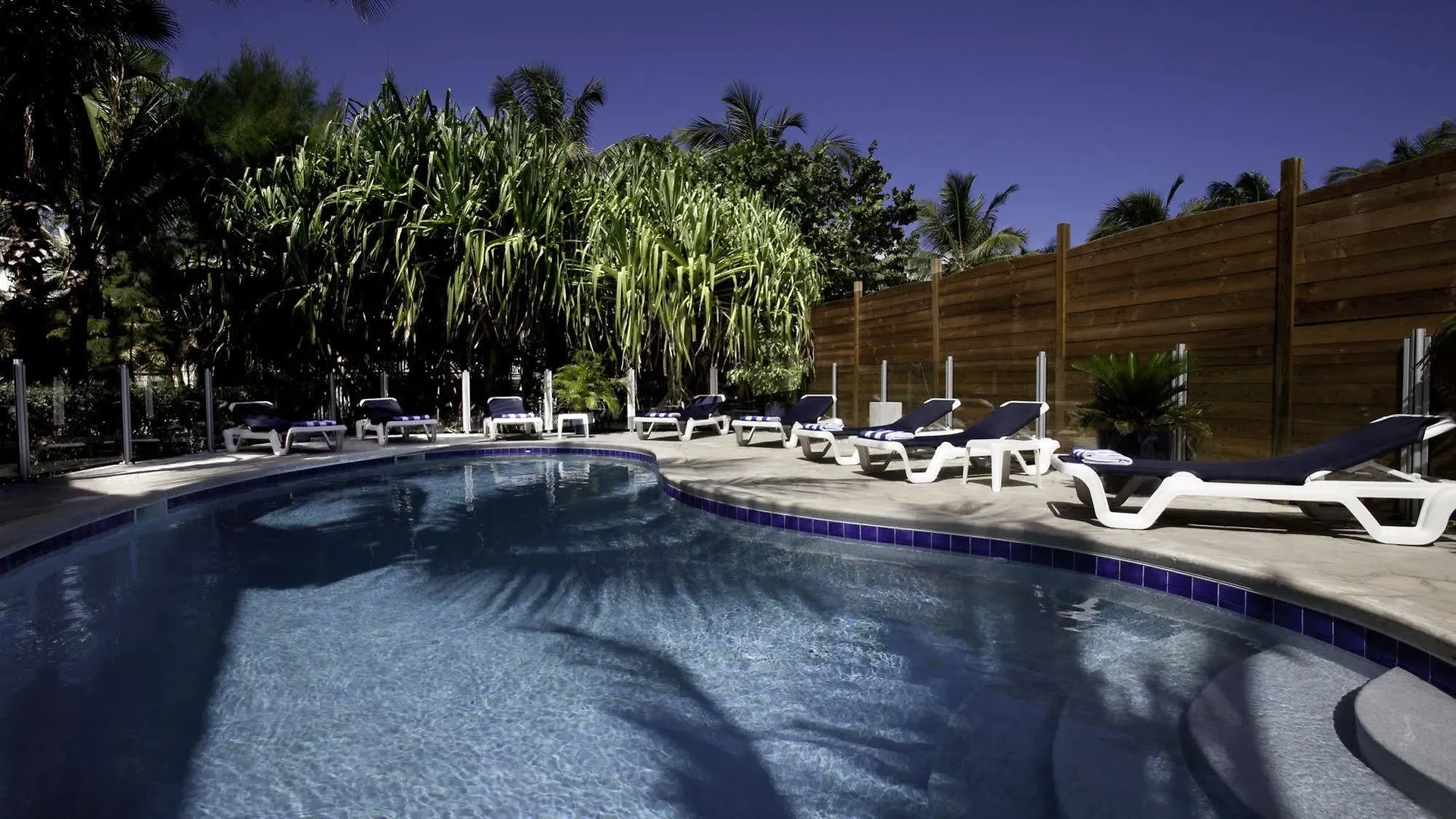 Blue Bay Beach Hotel Saint Martin 3*,